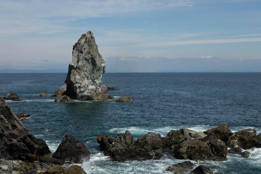 沼島の上立神岩