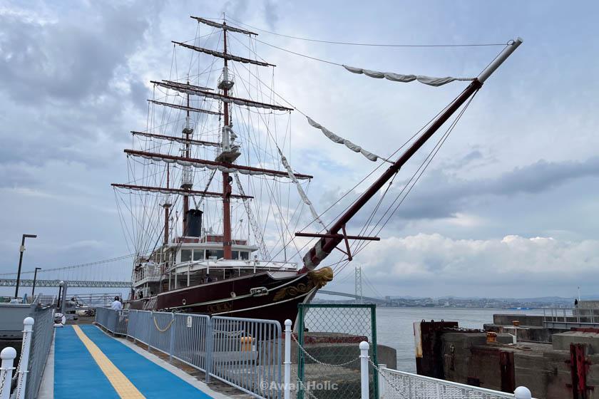 Cruise ship sails of Akashi-Kaikyo Bridge cruise