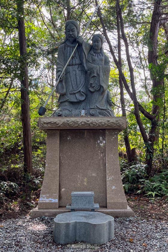 Two statues of Izanagi and Izanami at Onokoro Shrine